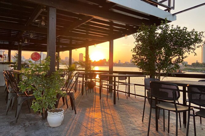 Sunset Cruise with free flow beer, soft drinks & fruit platter - Is Silk Island part of this booking?