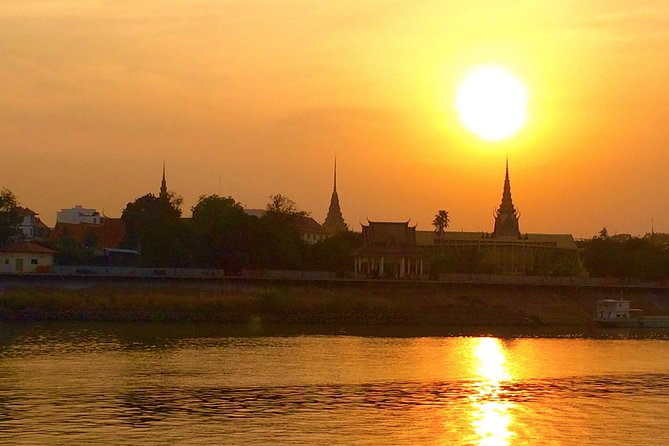 Sunset Cruise with unlimited beer & soft drinks -English speaking guide on board - Sunset views and what to bring