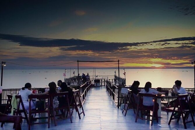 Sunset Dinner and drinks includes a Floating Village cruise tour. - The crocodile farm and floating village route