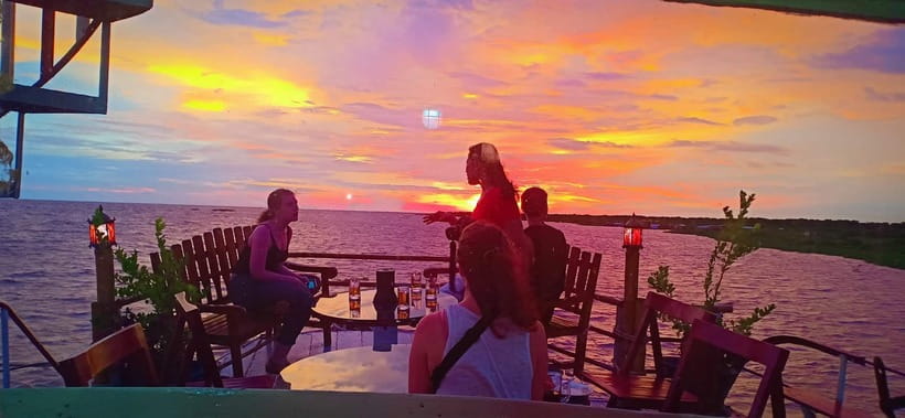 Sunset Dinner Tour: Tonle Sap Lake Floating Village - Watching floating life from the water