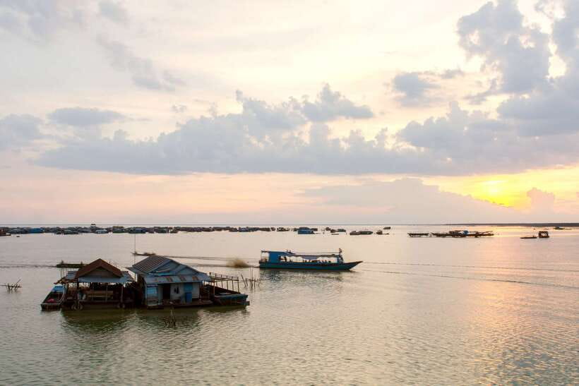Sunset Dinner Tour: Tonle Sap Lake Floating Village - Dinner aboard the Queen Tara