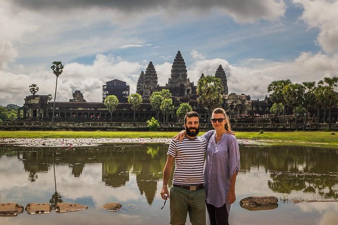 Sunset or sunrise bicycle tour around Angkor Wat and nearby temples - Phnom Bakheng: the sunset option and its limits