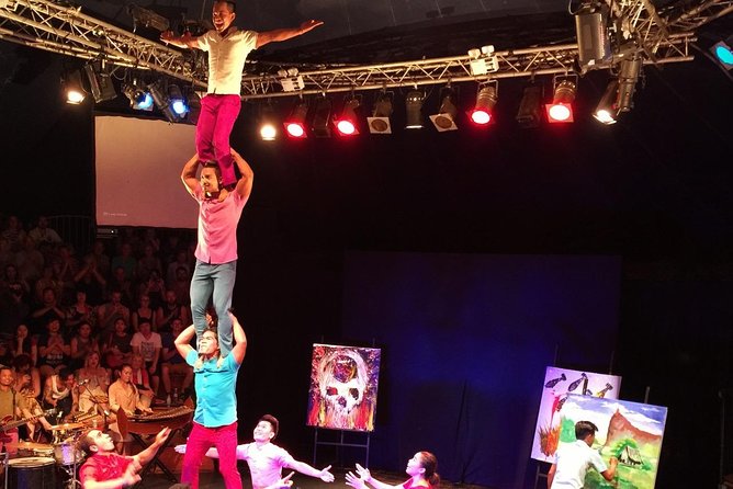 The Cambodia Circus, Phare At 19:00 PM - The main performance: acrobatics with a Cambodian point of view