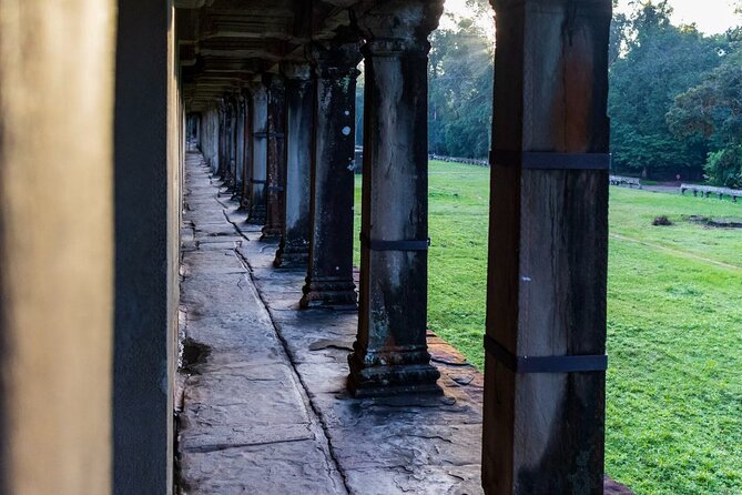 The Magnificent Angkor Wat - Three hours inside enormous Angkor Wat