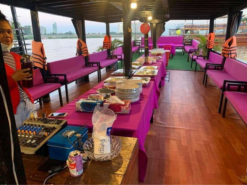 Tonle Sap Cruise & land Tour between Phnom Penh & Siem Reap - The 4.5-hour cruise along Tonle Sap or the Mekong