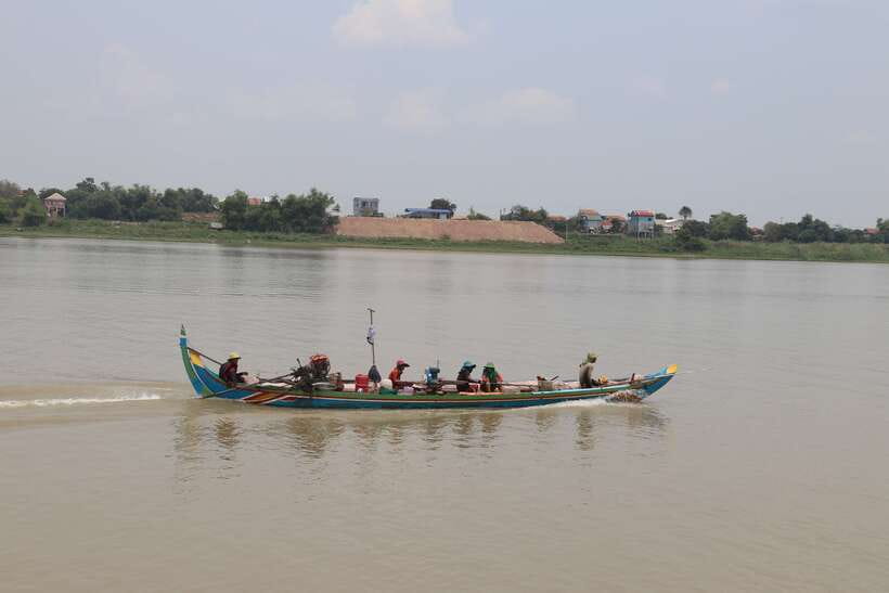 Tonle Sap Cruise & land Tour between Phnom Penh & Siem Reap - Switching to an air-conditioned minivan or SUV