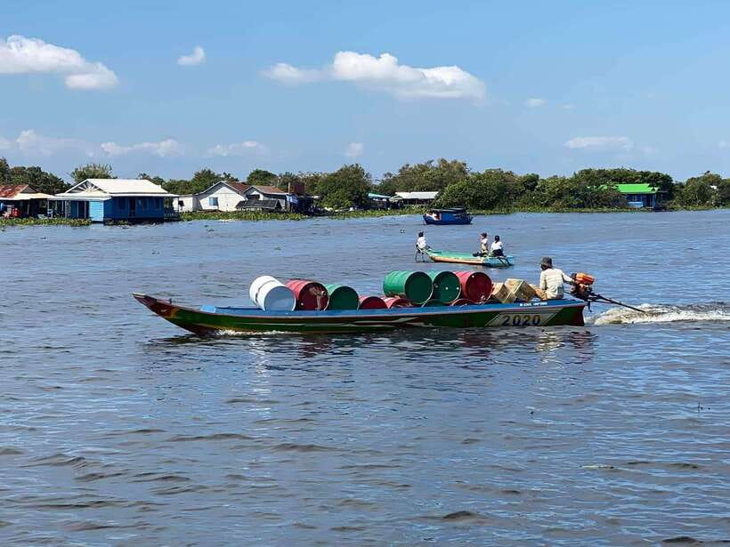 Tonle sap, Kompong Phluk (Floating village) - Seeing Kompong Phluk from the boat