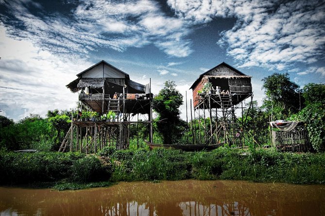 Tonle Sap Lake & Kampong Khleang Village Day Tour - Boarding the private boat at the Kleang River