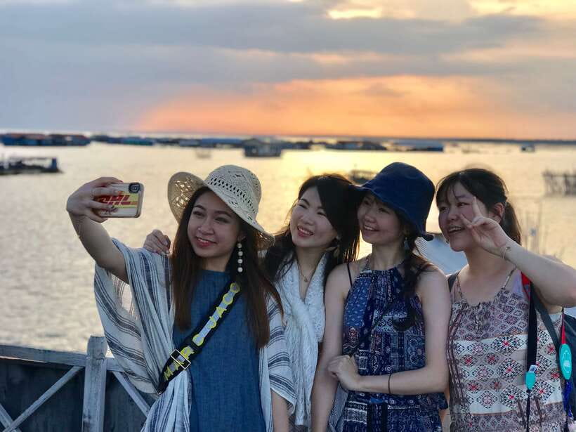 Tonle Sap Tour of Kompong Phluk Village & Evening Food tour - Seeing the old Khmer houses on foot