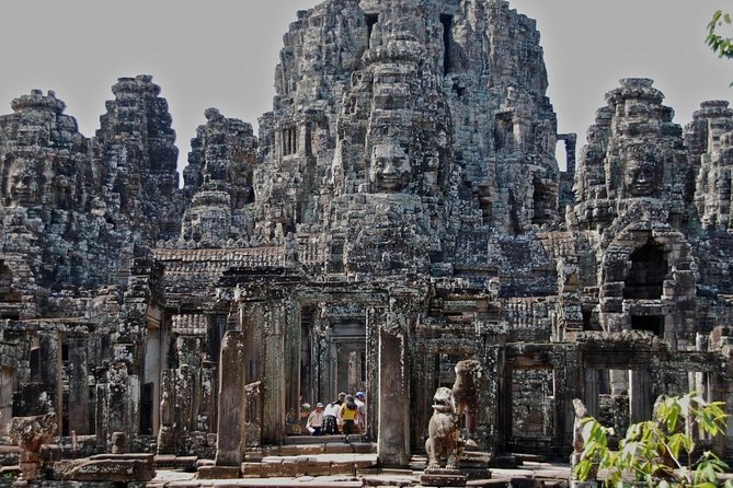 Two-days tour discovering Angkor Wat and Floating Village - Day one: Bayon and the faces of Angkor Thom