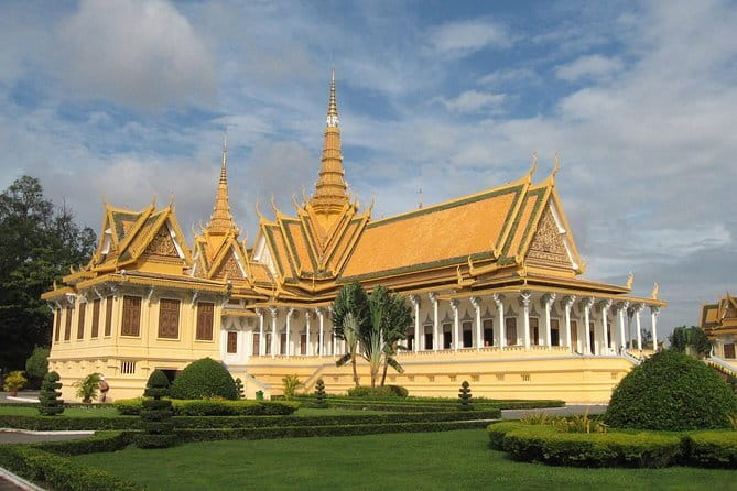 Udong Historical Site Tour - What to bring for the steps and temples