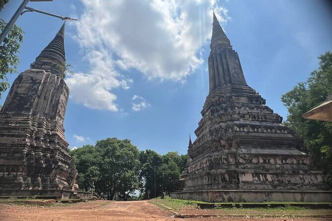 Udong Old Capital Tour - Preah Ang Duong Stupa and the royal succession