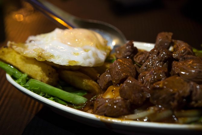 Ultimate Phnom Penh Food Tour by Tuk Tuk: 20 Tastings and Drinks - Stop five: the main Khmer dinner near Wat Phnom