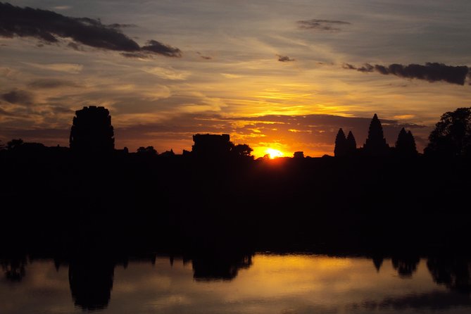 Unveiling 2 Days Private Angkor Wat/Beyond In Sunrise/Sunset Tour - Eastern Mebon and the smaller temple circuit