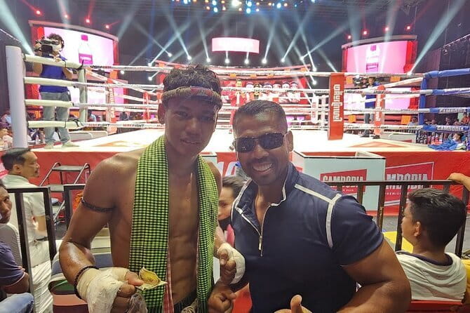 Watch Live Khmer Traditional boxing in Phnom Penh - Photos with fighters and time inside the ring